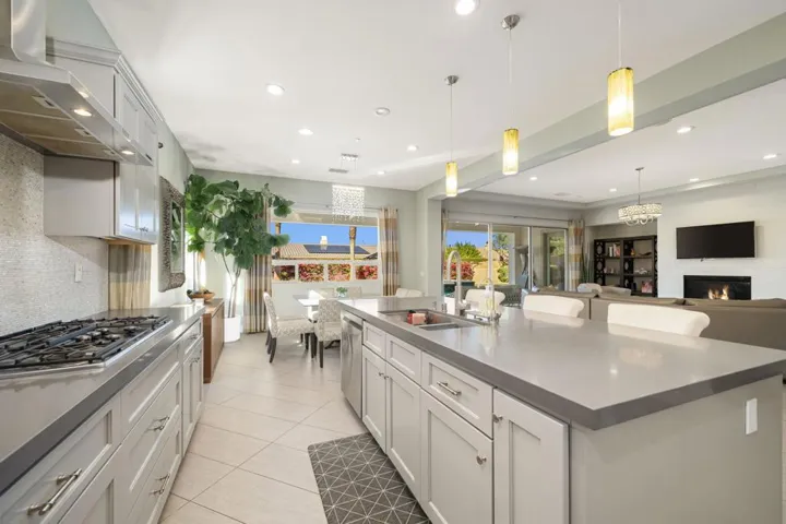 21-web-or-mls-JDCosmopolotin_OPMG_1125_0