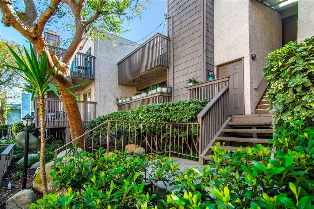 18316 Hatteras 27, Tarzana, California 91356 home-pic-1