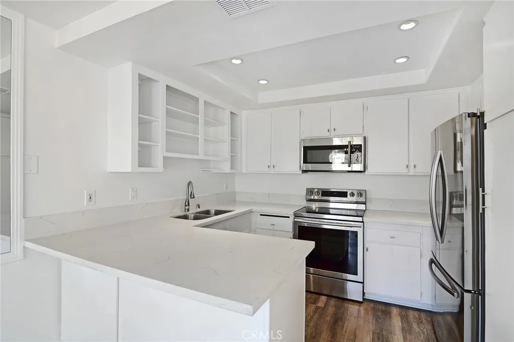 18316 Hatteras 27, Tarzana, California 91356 home-pic-10