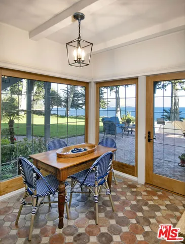 Breakfast Room