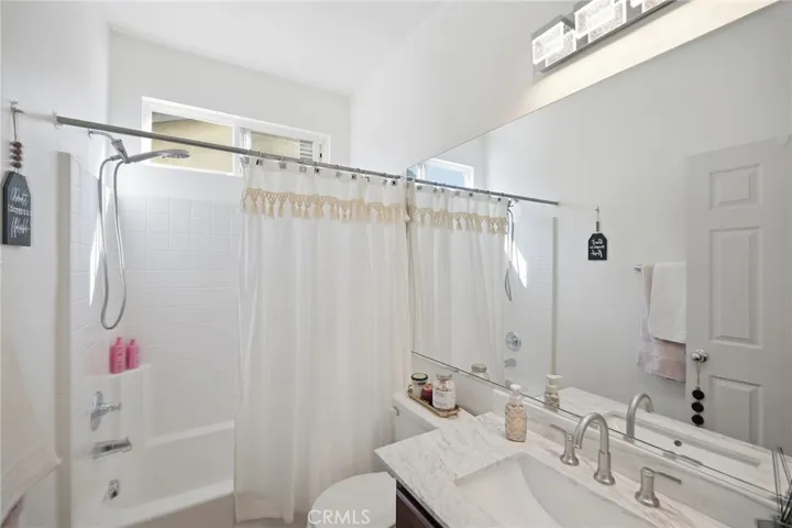 2nd bathroom with tub