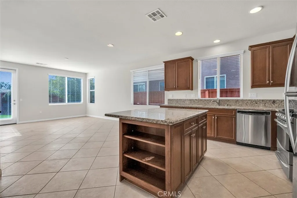 7823 Gibson Circle, Hemet, California 92545 home-pic-8