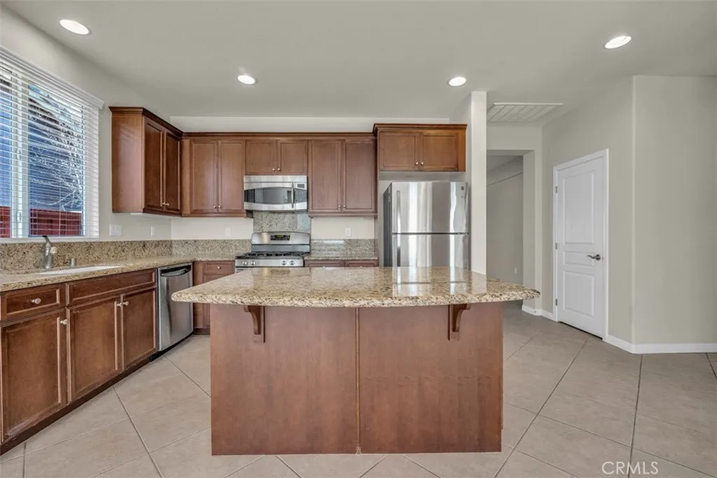 7823 Gibson Circle, Hemet, California 92545 home-pic-6