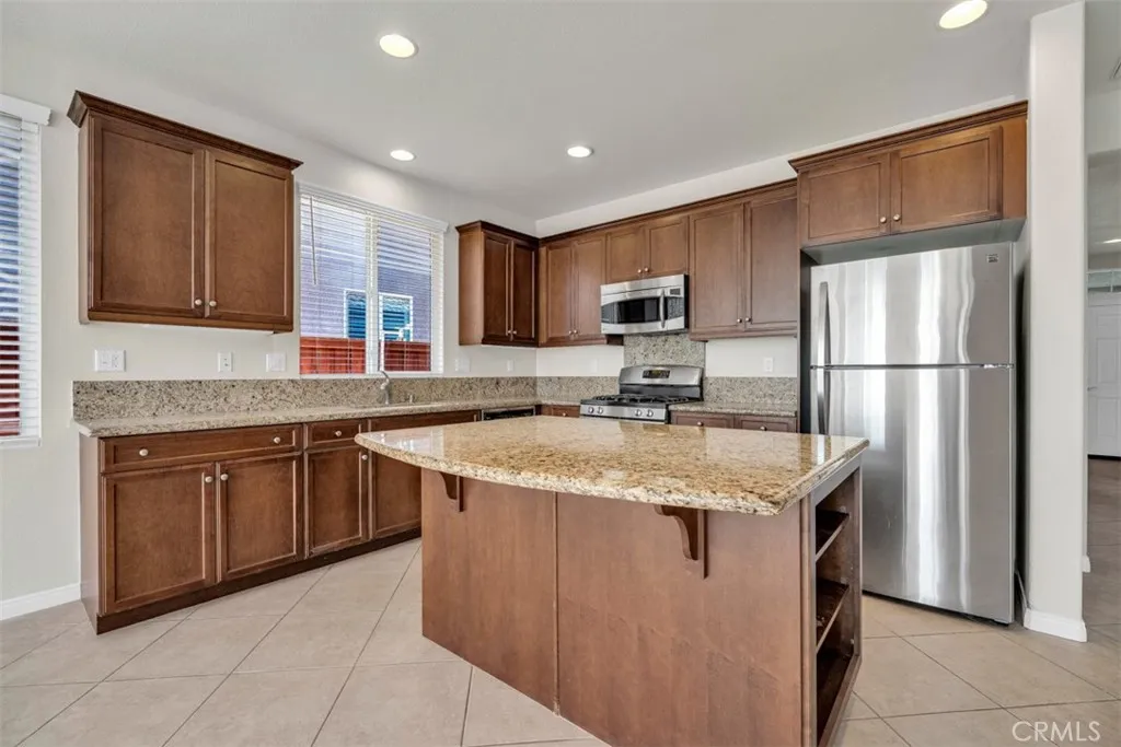 7823 Gibson Circle, Hemet, California 92545 home-pic-5