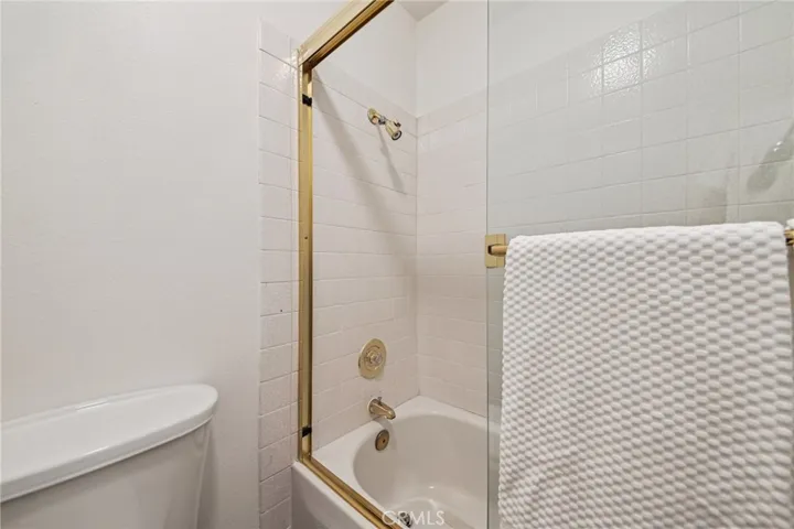 Guest Bath
digitally enhanced