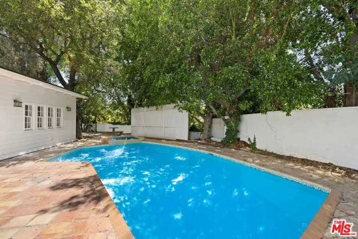 9606 Oak Pass Pool and Jacuzzi