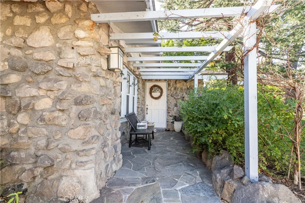 2123 Crescent, Montrose, California 91020 home-pic-2