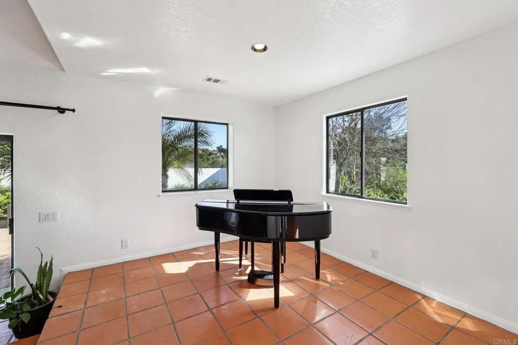 1761 Winterwarm Drive, Fallbrook, California 92028 home-pic-22