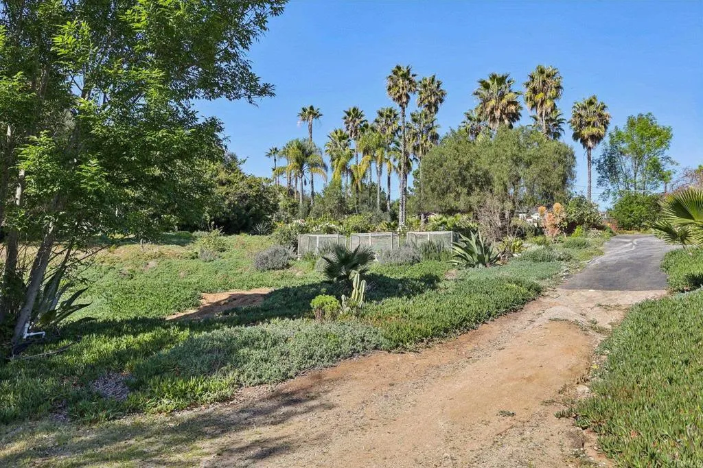 1761 Winterwarm Drive, Fallbrook, California 92028 home-pic-56