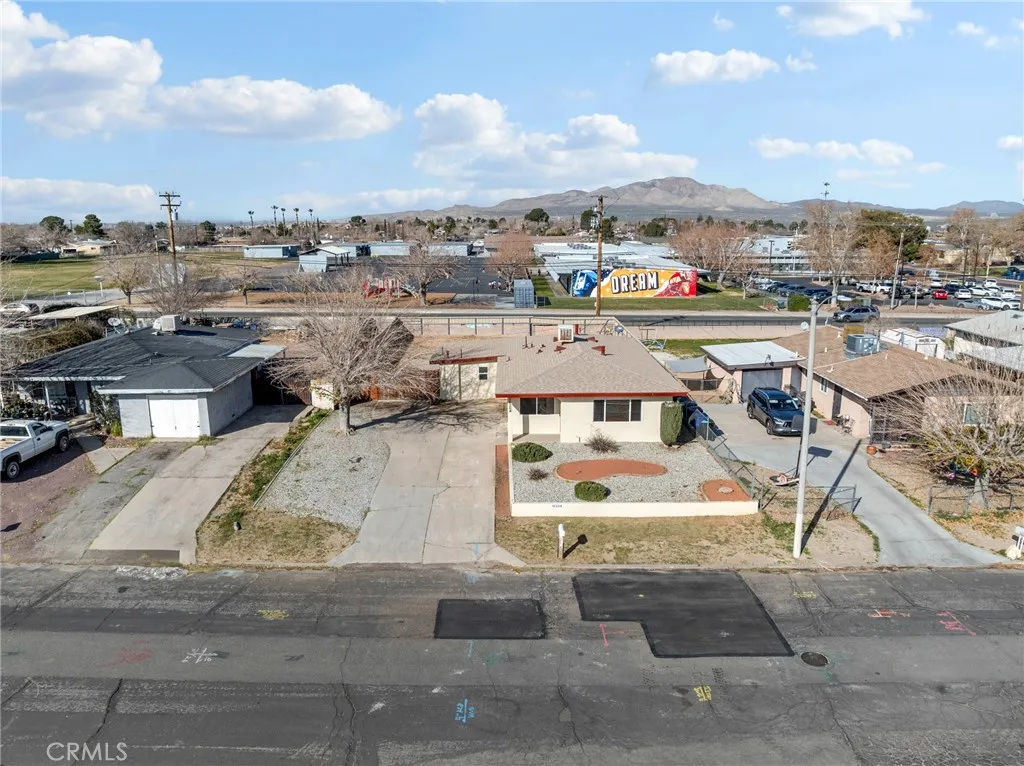 16264 Del Norte Drive, Victorville, California 92395 home-pic-3
