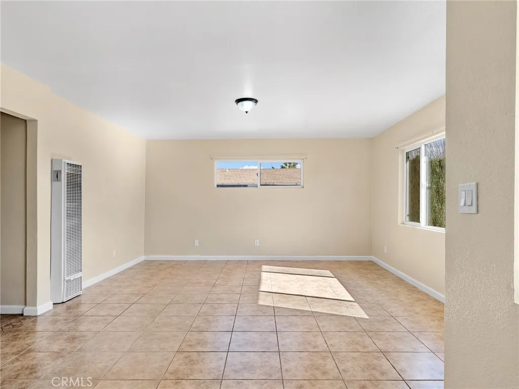 16264 Del Norte Drive, Victorville, California 92395 home-pic-5