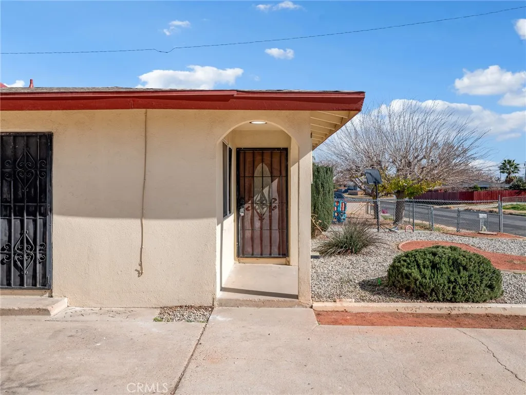 16264 Del Norte Drive, Victorville, California 92395 home-pic-34