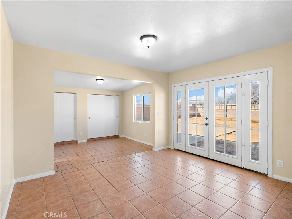 16264 Del Norte Drive, Victorville, California 92395 home-pic-20