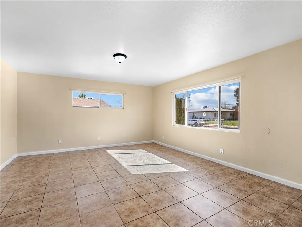 16264 Del Norte Drive, Victorville, California 92395 home-pic-6