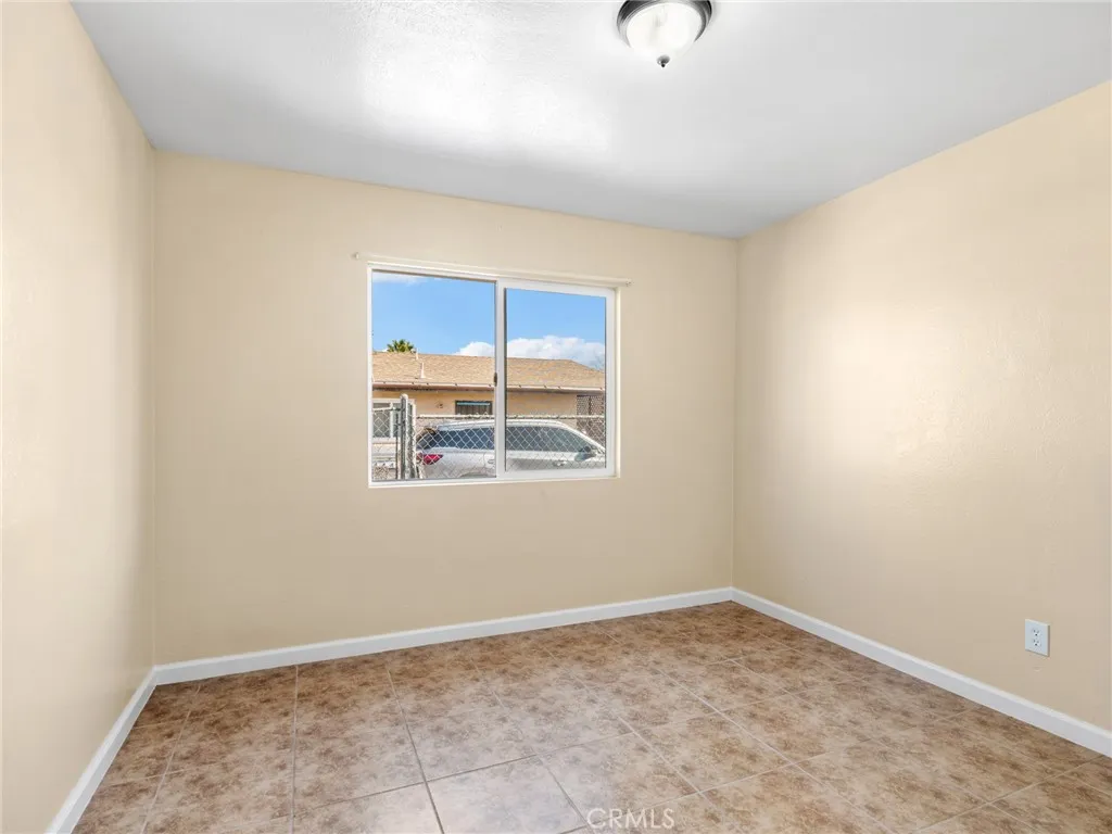 16264 Del Norte Drive, Victorville, California 92395 home-pic-12
