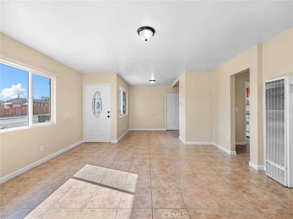 16264 Del Norte Drive, Victorville, California 92395 home-pic-7
