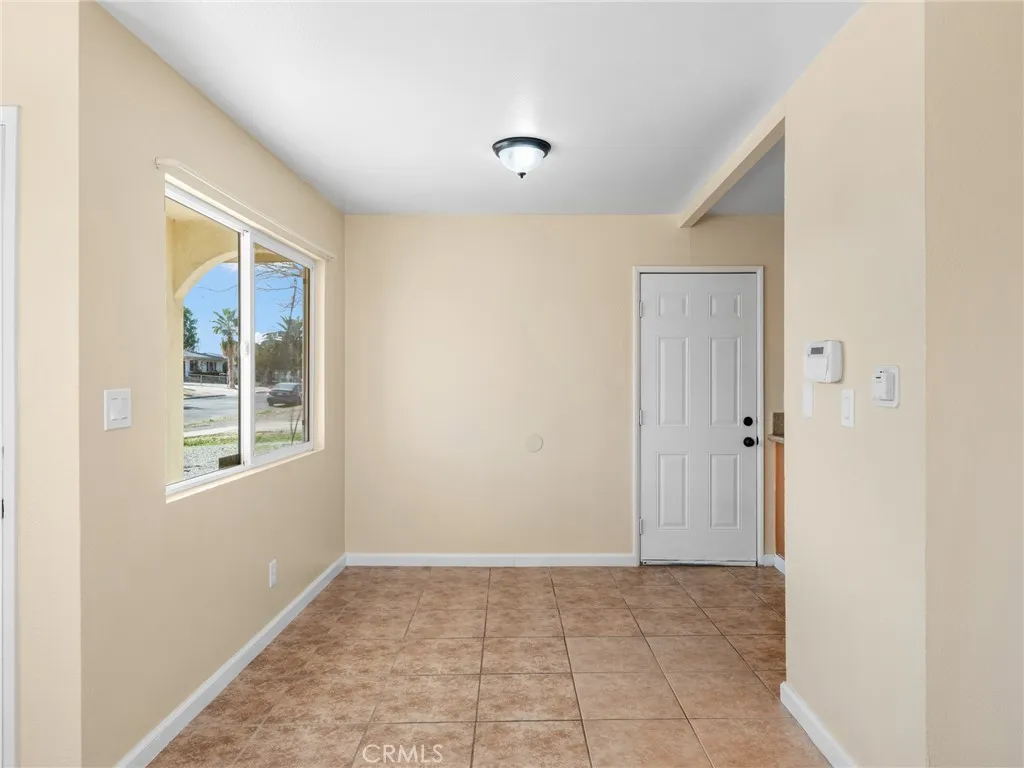 16264 Del Norte Drive, Victorville, California 92395 home-pic-8