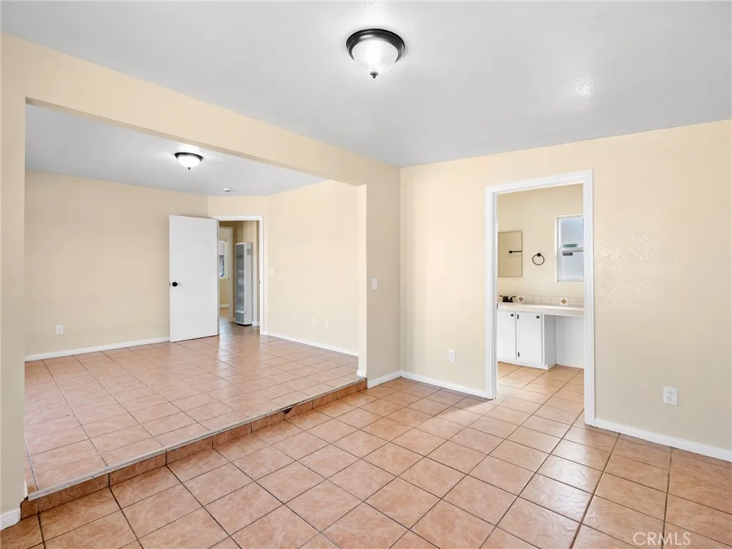 16264 Del Norte Drive, Victorville, California 92395 home-pic-22