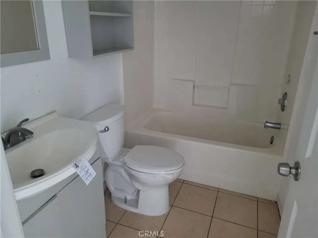 25064 Avenida Laredo, Barstow, California 92311 home-pic-13