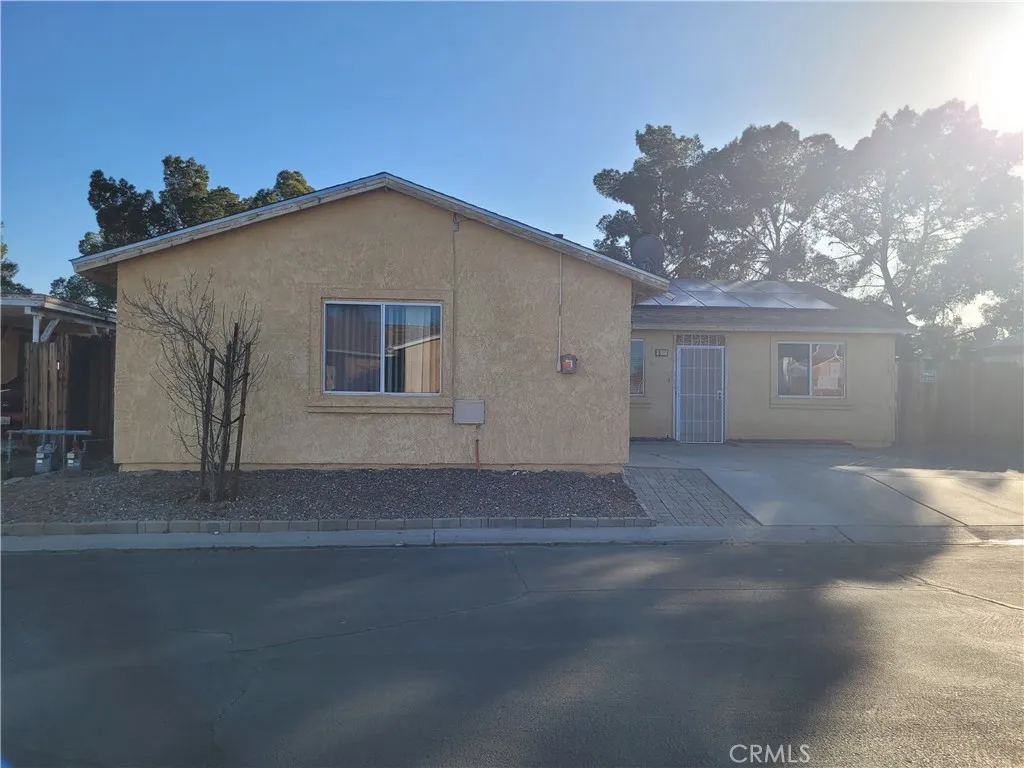 25064 Avenida Laredo, Barstow, California 92311 home-pic-2