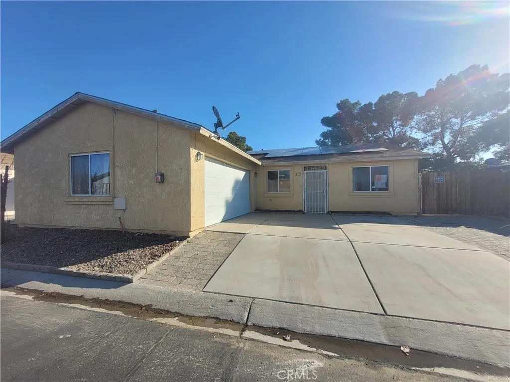 25064 Avenida Laredo, Barstow, California 92311 home-pic-3