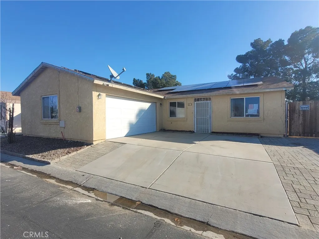 25064 Avenida Laredo, Barstow, California 92311 home-pic-1