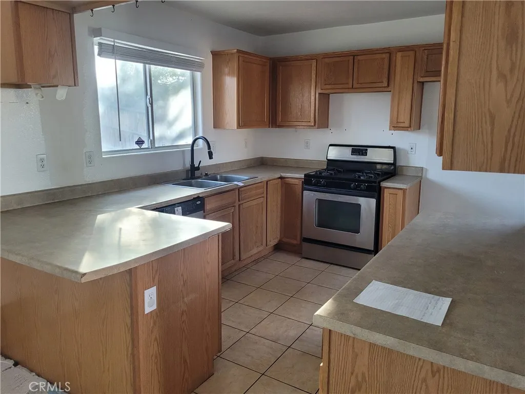 25064 Avenida Laredo, Barstow, California 92311 home-pic-10