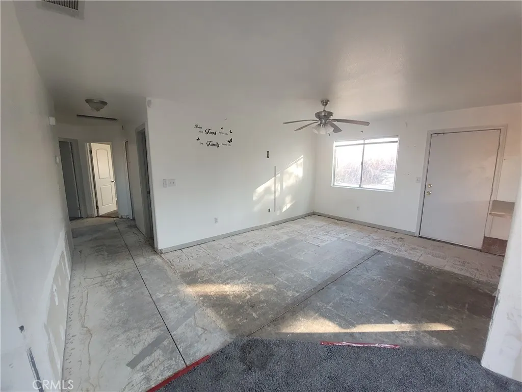 25064 Avenida Laredo, Barstow, California 92311 home-pic-5