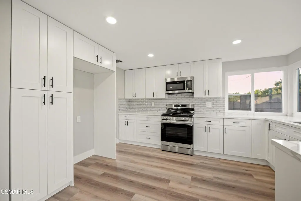 2405 Lee Street, Simi Valley, California 93065 home-pic-15