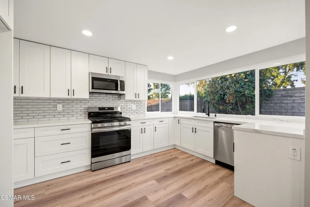 2405 Lee Street, Simi Valley, California 93065 home-pic-14