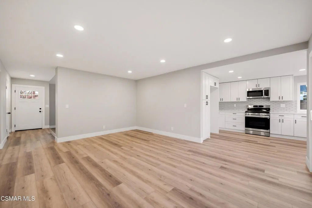 2405 Lee Street, Simi Valley, California 93065 home-pic-13