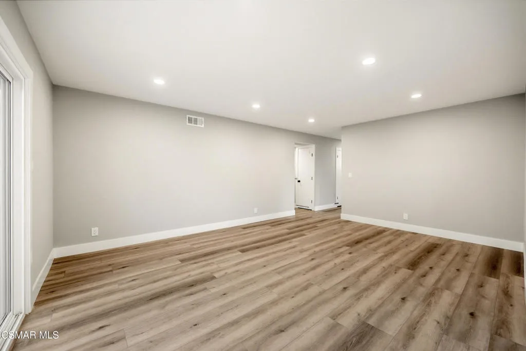 2405 Lee Street, Simi Valley, California 93065 home-pic-19