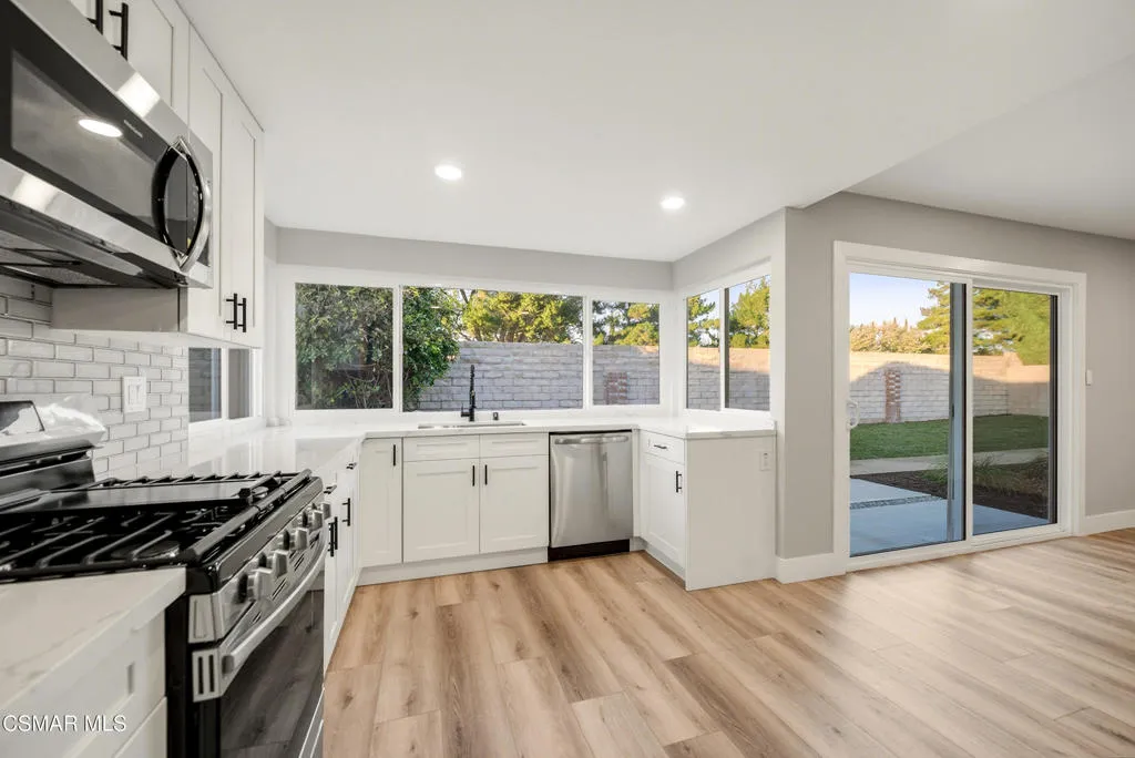2405 Lee Street, Simi Valley, California 93065 home-pic-16