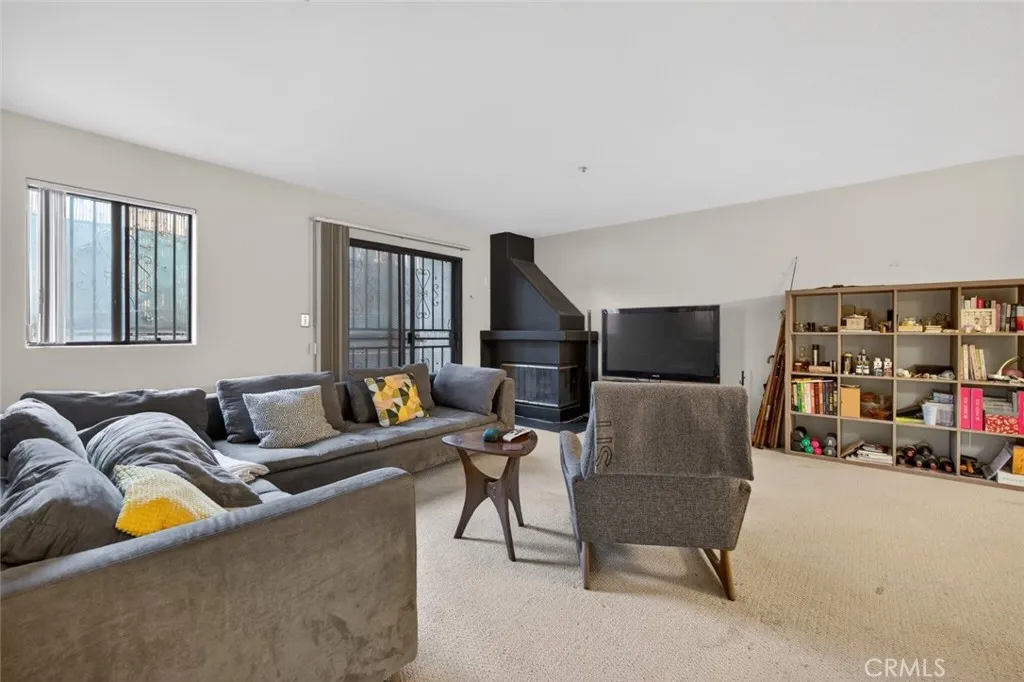 825 E Maple Street 3, Glendale, California 91205 home-pic-17