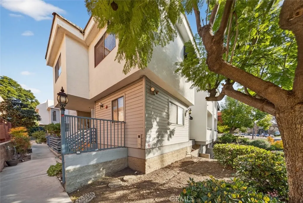 825 E Maple Street 3, Glendale, California 91205 home-pic-6