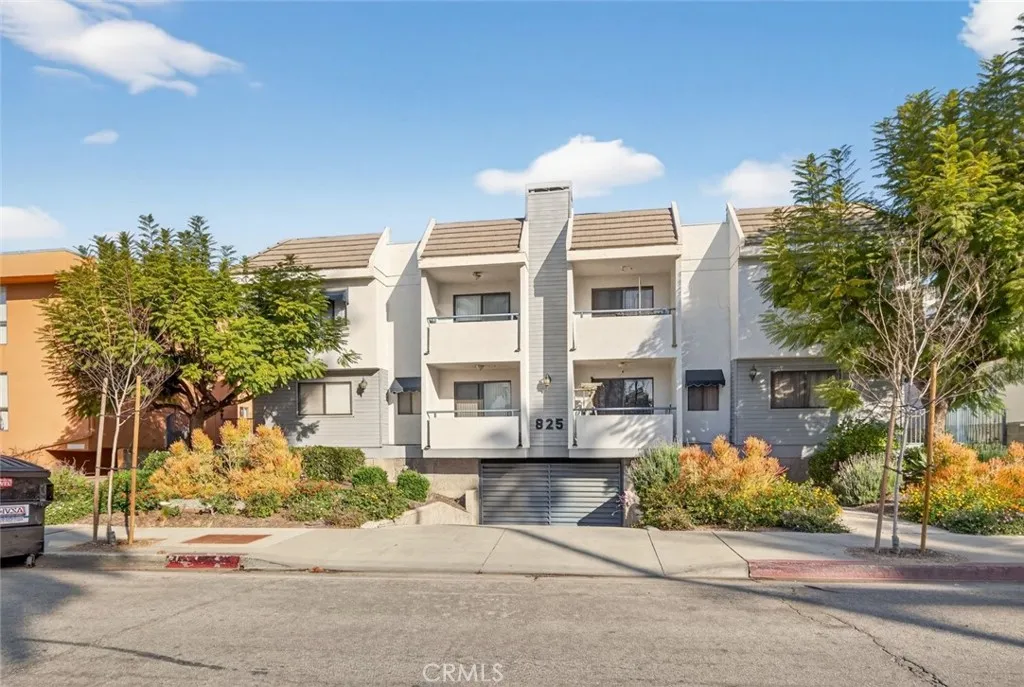 825 E Maple Street 3, Glendale, California 91205 home-pic-3