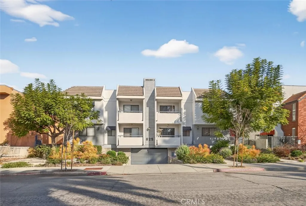 825 E Maple Street 3, Glendale, California 91205 home-pic-1