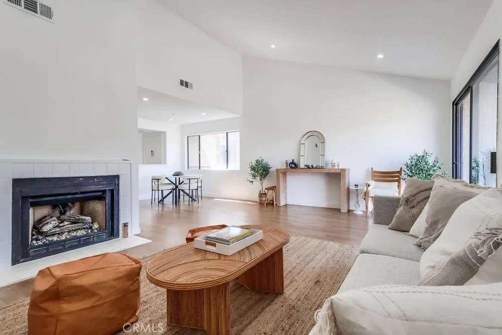 946 W 220th Street 216, Torrance, California 90502 home-pic-3