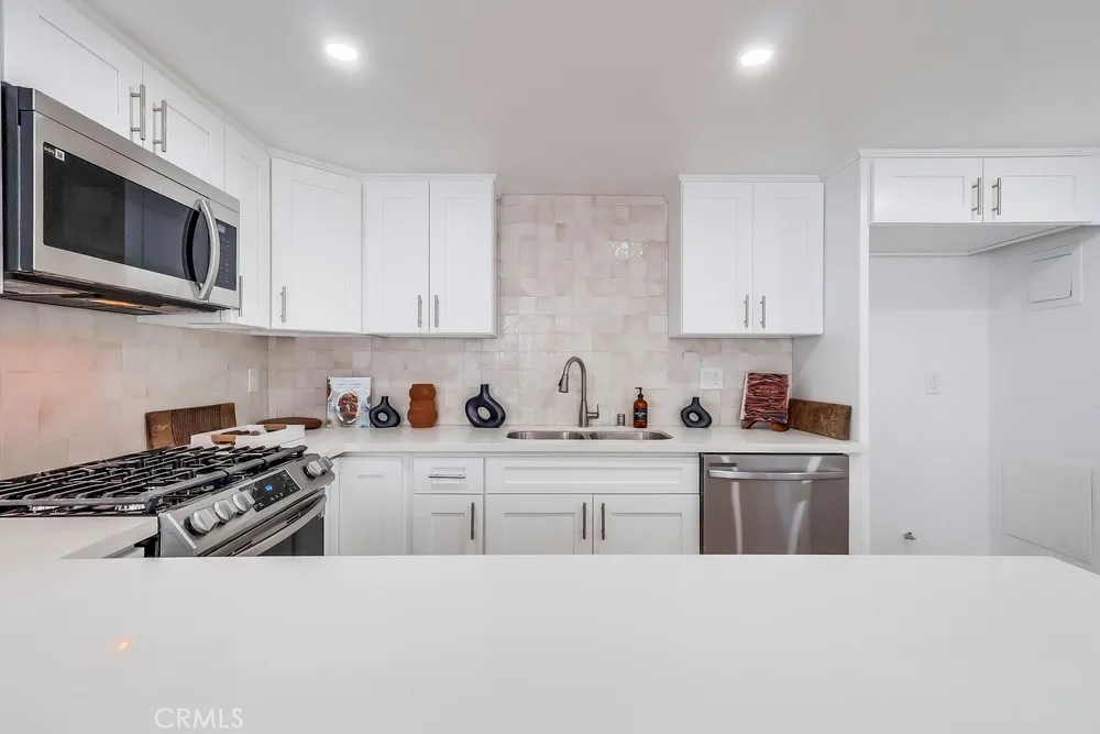 946 W 220th Street 216, Torrance, California 90502 home-pic-7