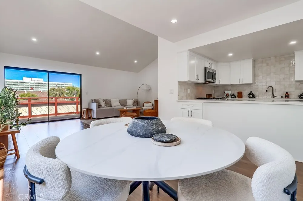 946 W 220th Street 216, Torrance, California 90502 home-pic-6