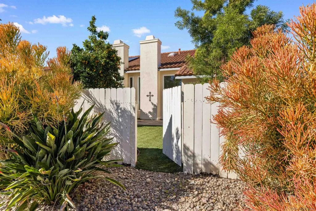8695 Rideabout Ln, San Diego, California 92129 home-pic-55