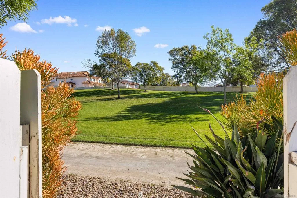 8695 Rideabout Ln, San Diego, California 92129 home-pic-51