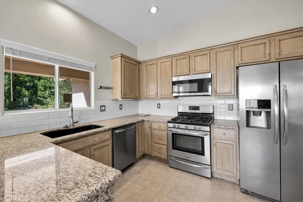 10683 Ambrosio Drive, Desert Hot Springs, California 92240 home-pic-8