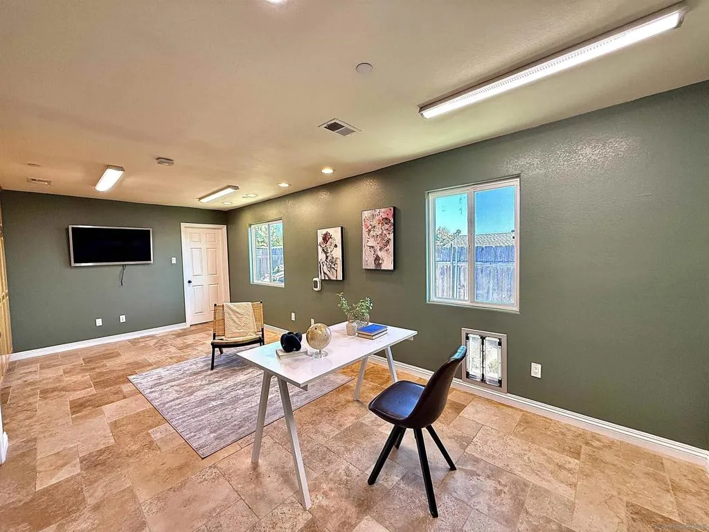 8364 Lake Ashwood Ave, San Diego, California 92119 home-pic-26