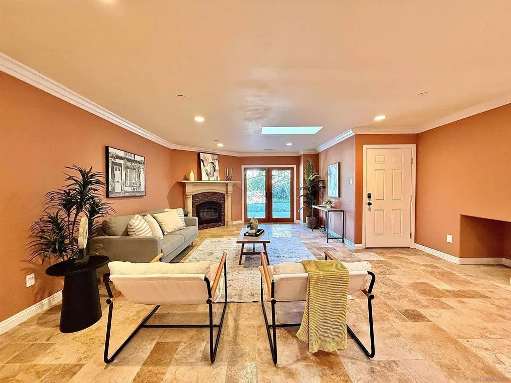 8364 Lake Ashwood Ave, San Diego, California 92119 home-pic-11