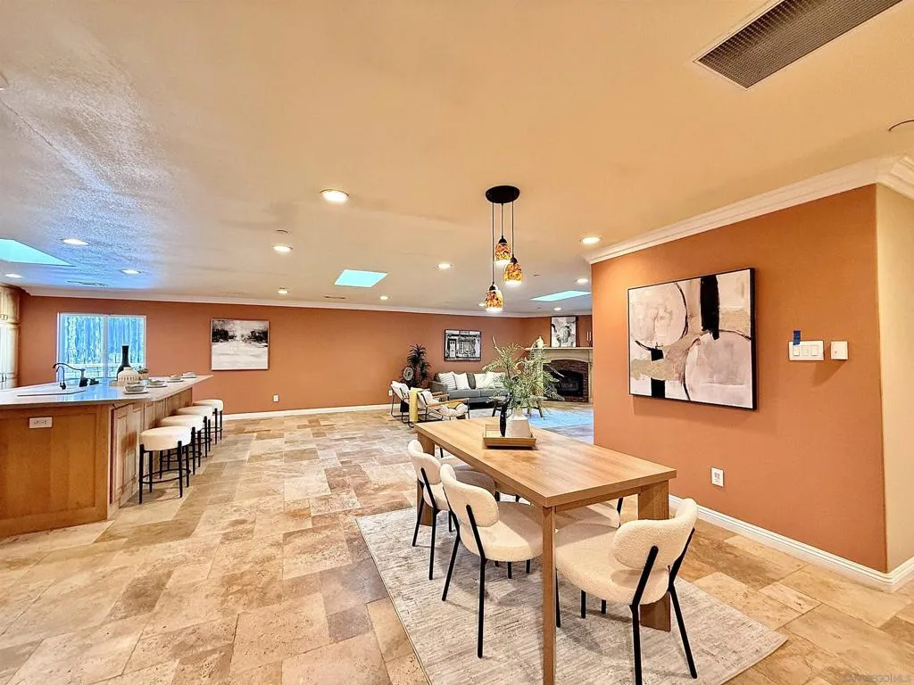 8364 Lake Ashwood Ave, San Diego, California 92119 home-pic-16