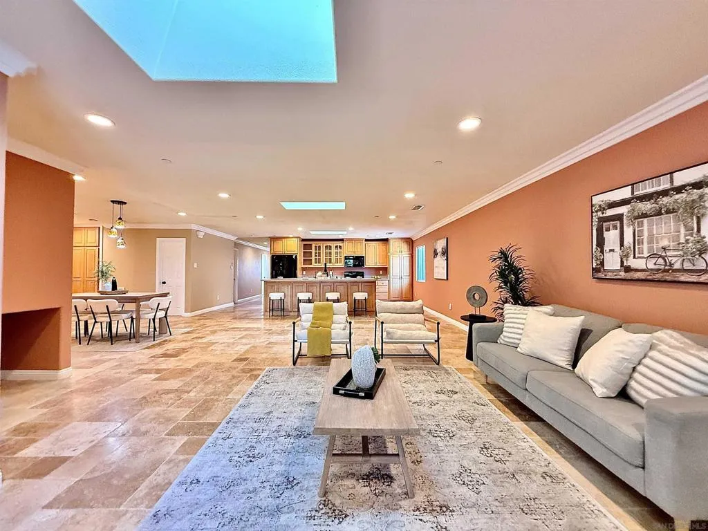 8364 Lake Ashwood Ave, San Diego, California 92119 home-pic-17