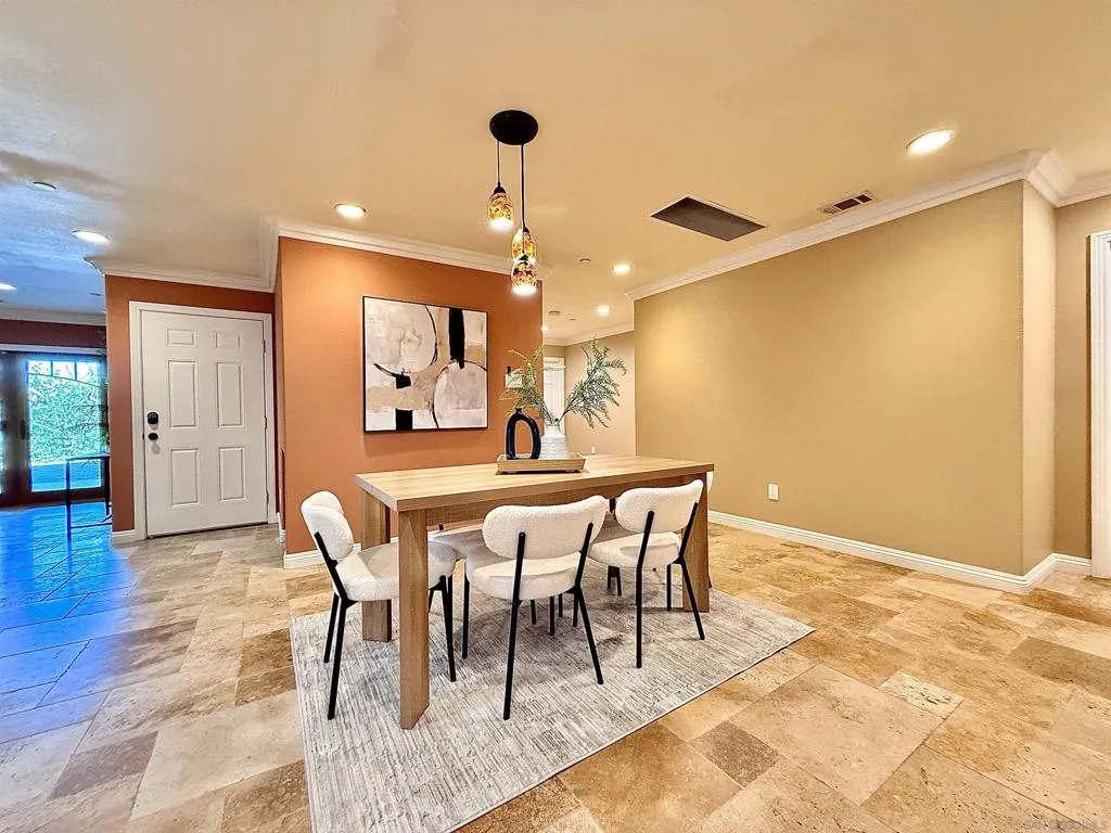 8364 Lake Ashwood Ave, San Diego, California 92119 home-pic-15