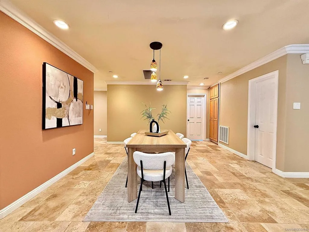 8364 Lake Ashwood Ave, San Diego, California 92119 home-pic-14