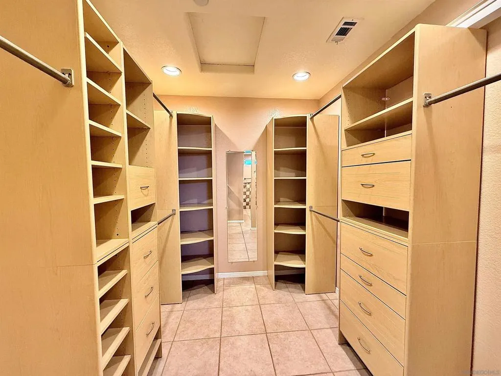 8364 Lake Ashwood Ave, San Diego, California 92119 home-pic-22